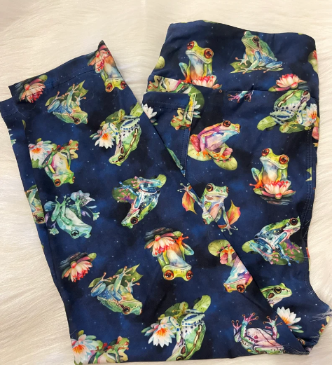 Tree Frogs Capri Length Leggings with Pockets